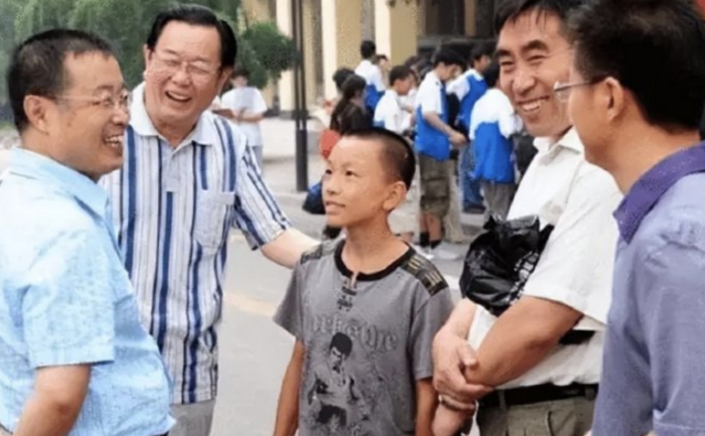 Cuoc doi tuot doc cua than dong vao dai hoc nam 13 tuoi hinh anh