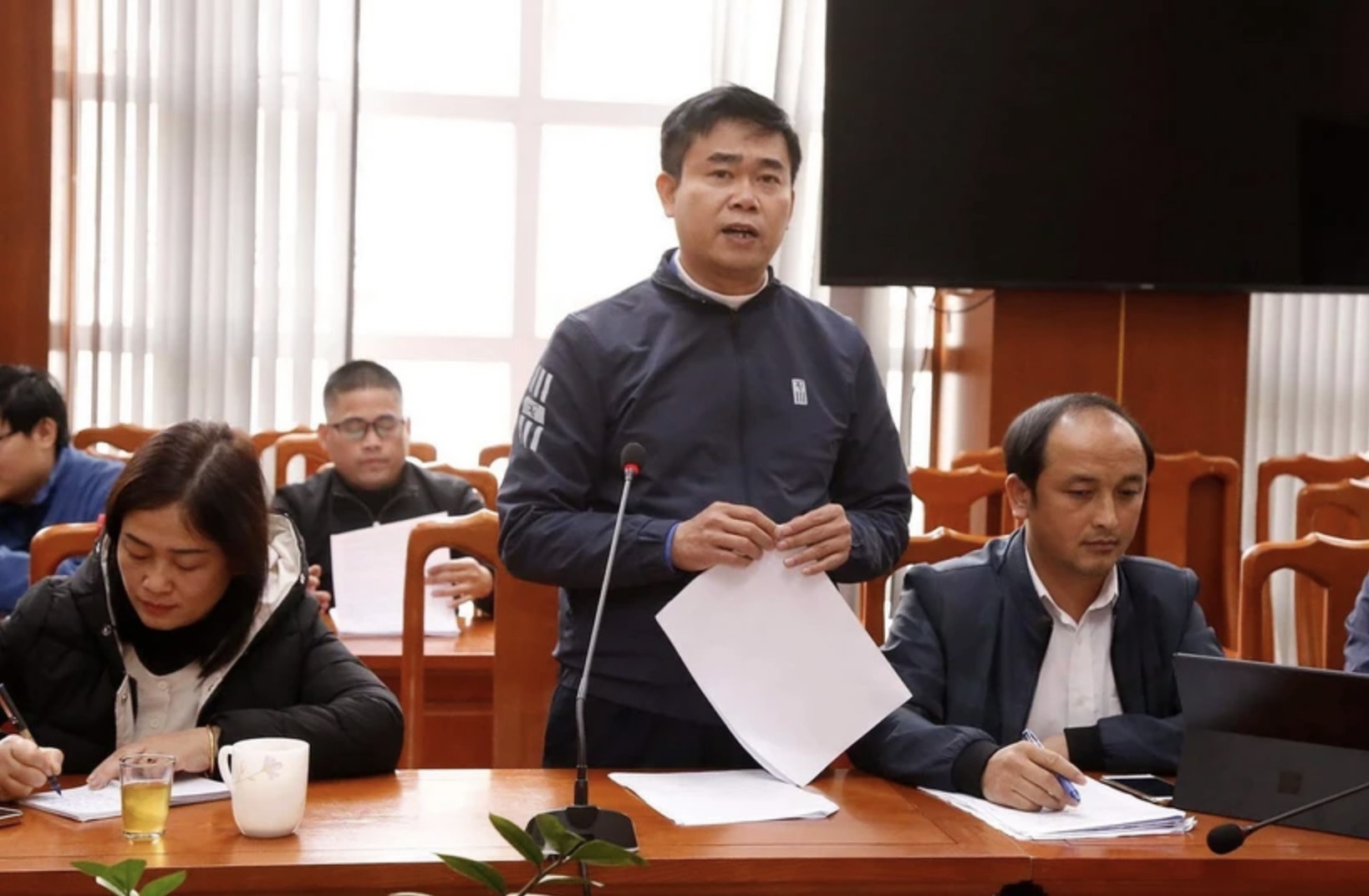 Khai tru Dang hieu truong trong vu 11 hoc sinh an 2 goi mi hinh anh