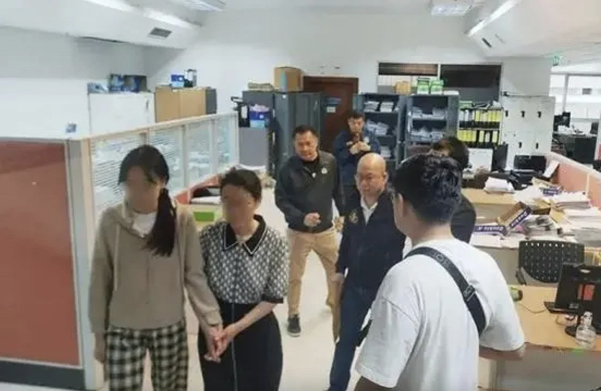 Giai cuu sinh vien bi bat coc doi 28 ty dong tien chuoc hinh anh