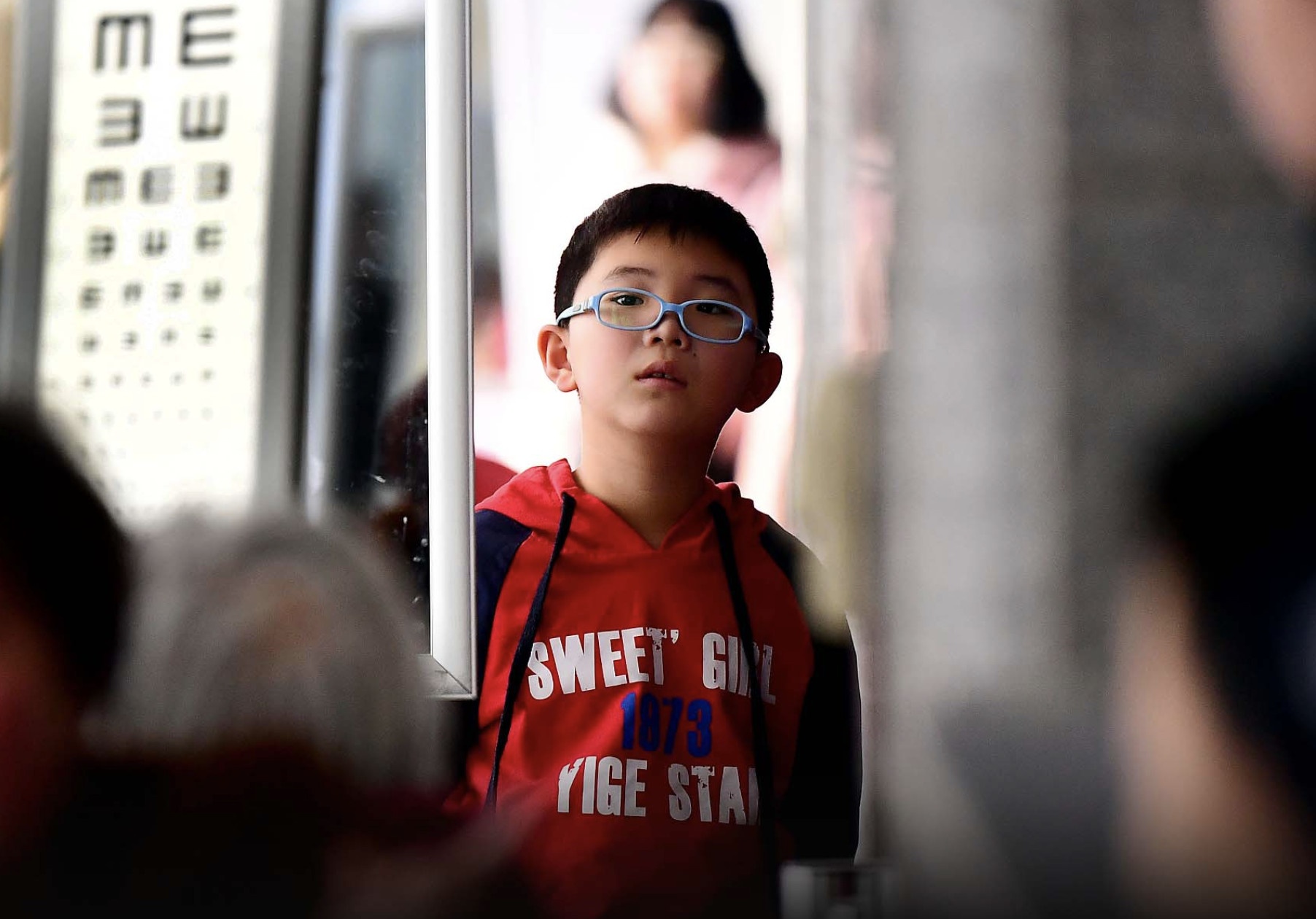 Mac bay than duoc chua can thi cho con, phu huynh 'nem tien qua song' hinh anh