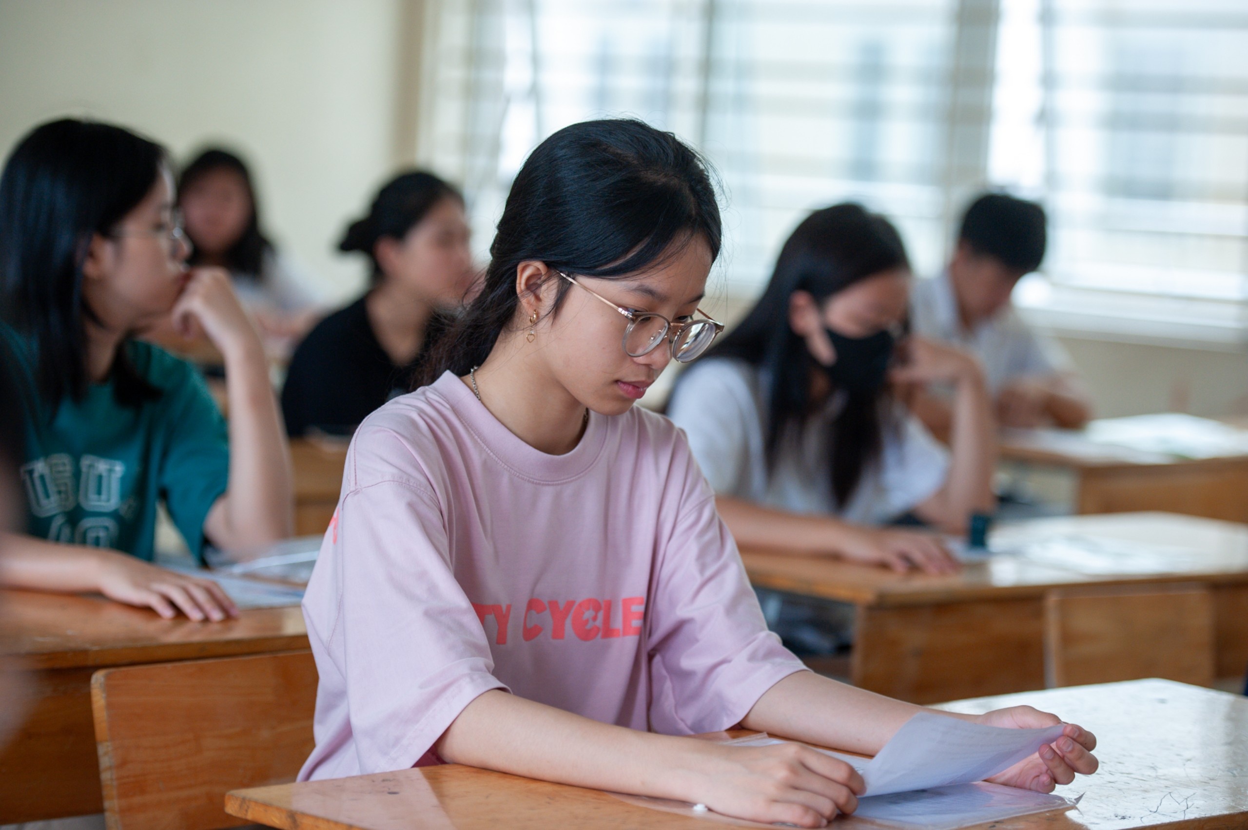 Gan 700 si tu Ha Noi bo lam thu tuc du thi vao lop 10 hinh anh