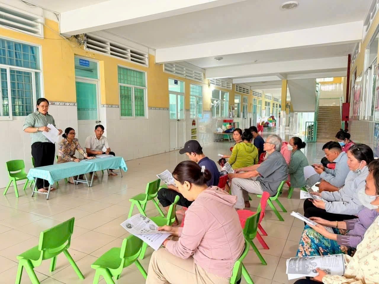 tay chan mieng anh 1