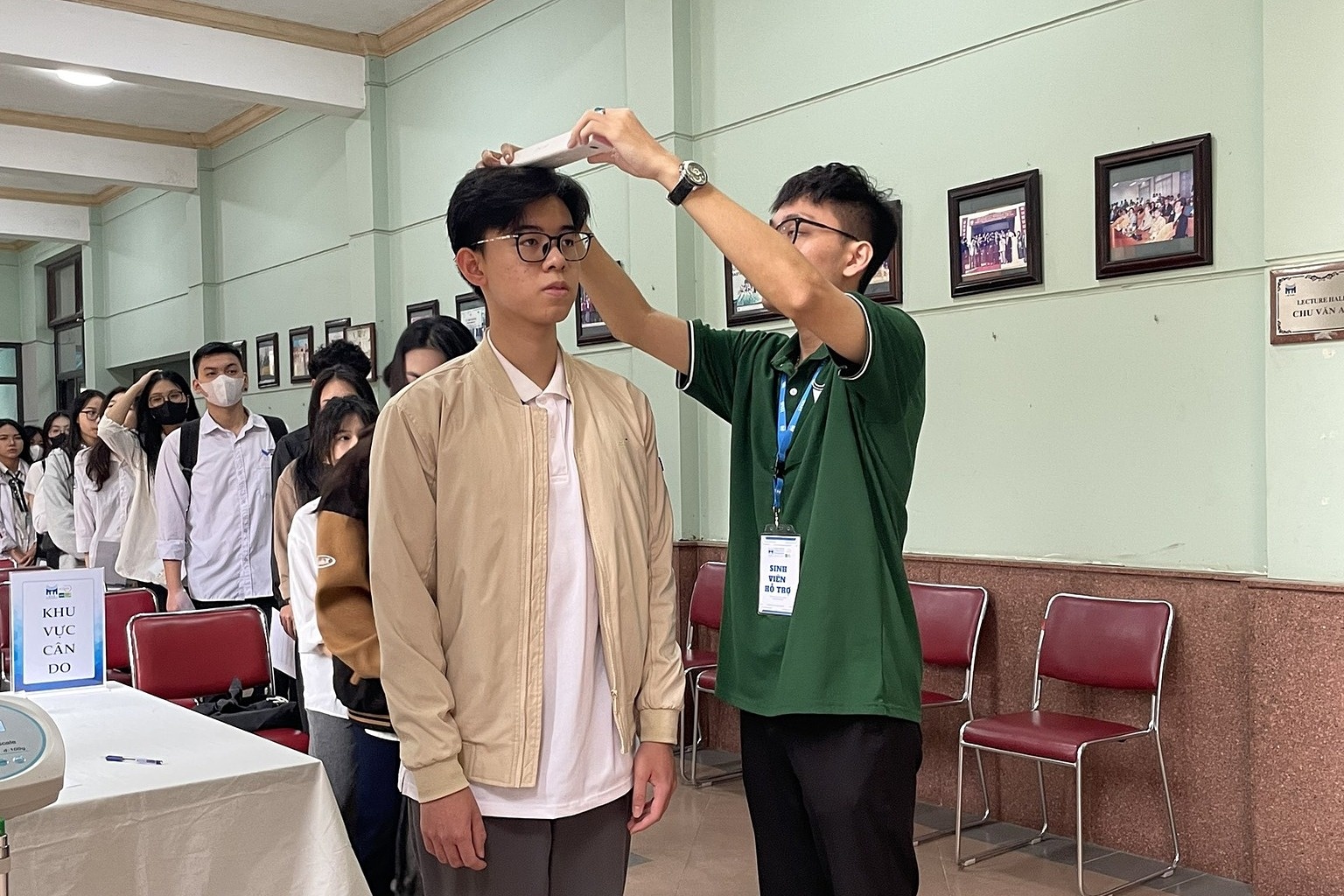 Dai hoc bo tieu chi chieu cao sau khi Bo GD&DT 'tuyt coi' hinh anh