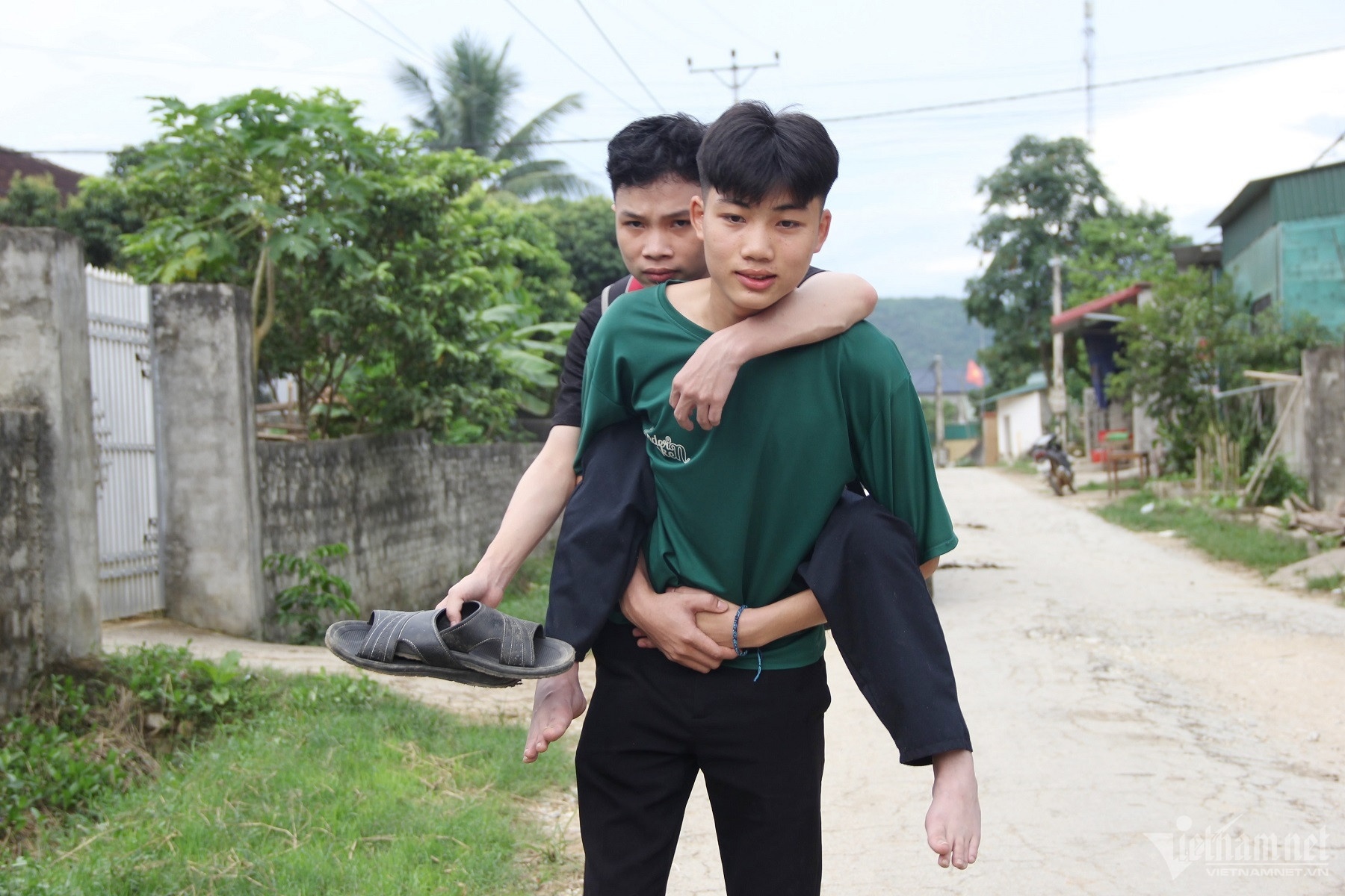 10 nam cong ban bi bai nao den truong cua nam sinh xu Nghe hinh anh