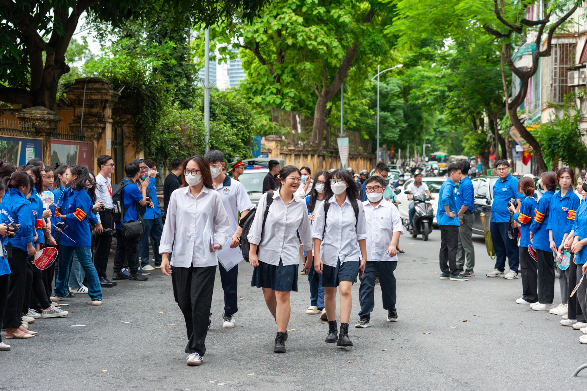 lam thu tuc thi anh 1