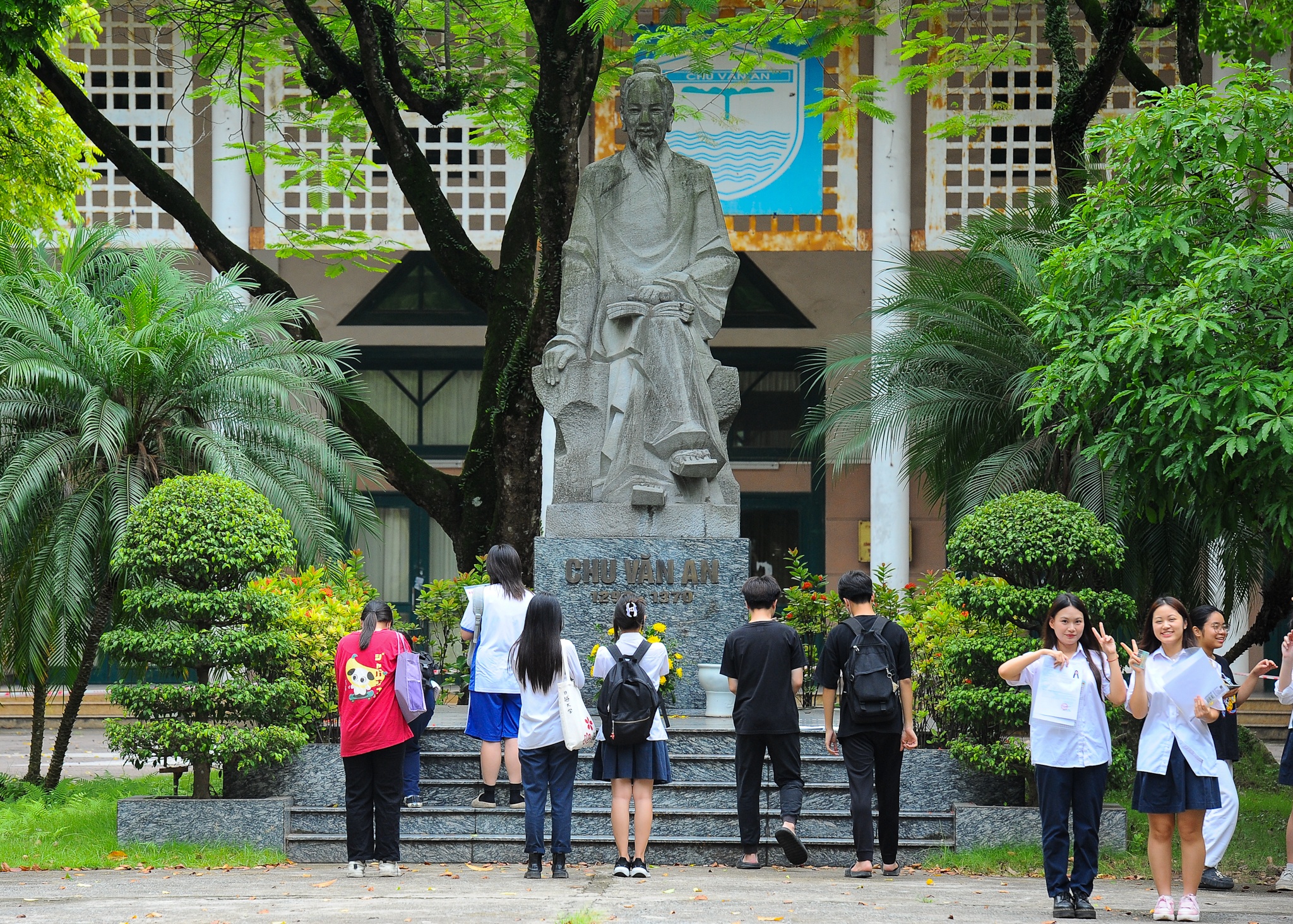 lam thu tuc thi anh 13