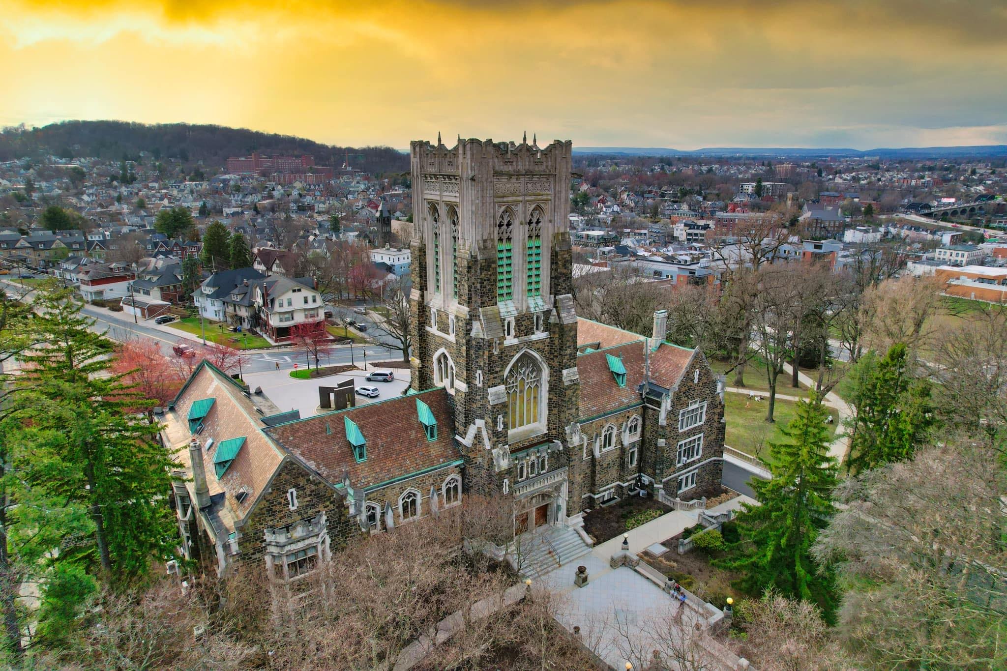 Du hoc sinh noi doi bo qua doi de nhan hoc bong My hinh anh