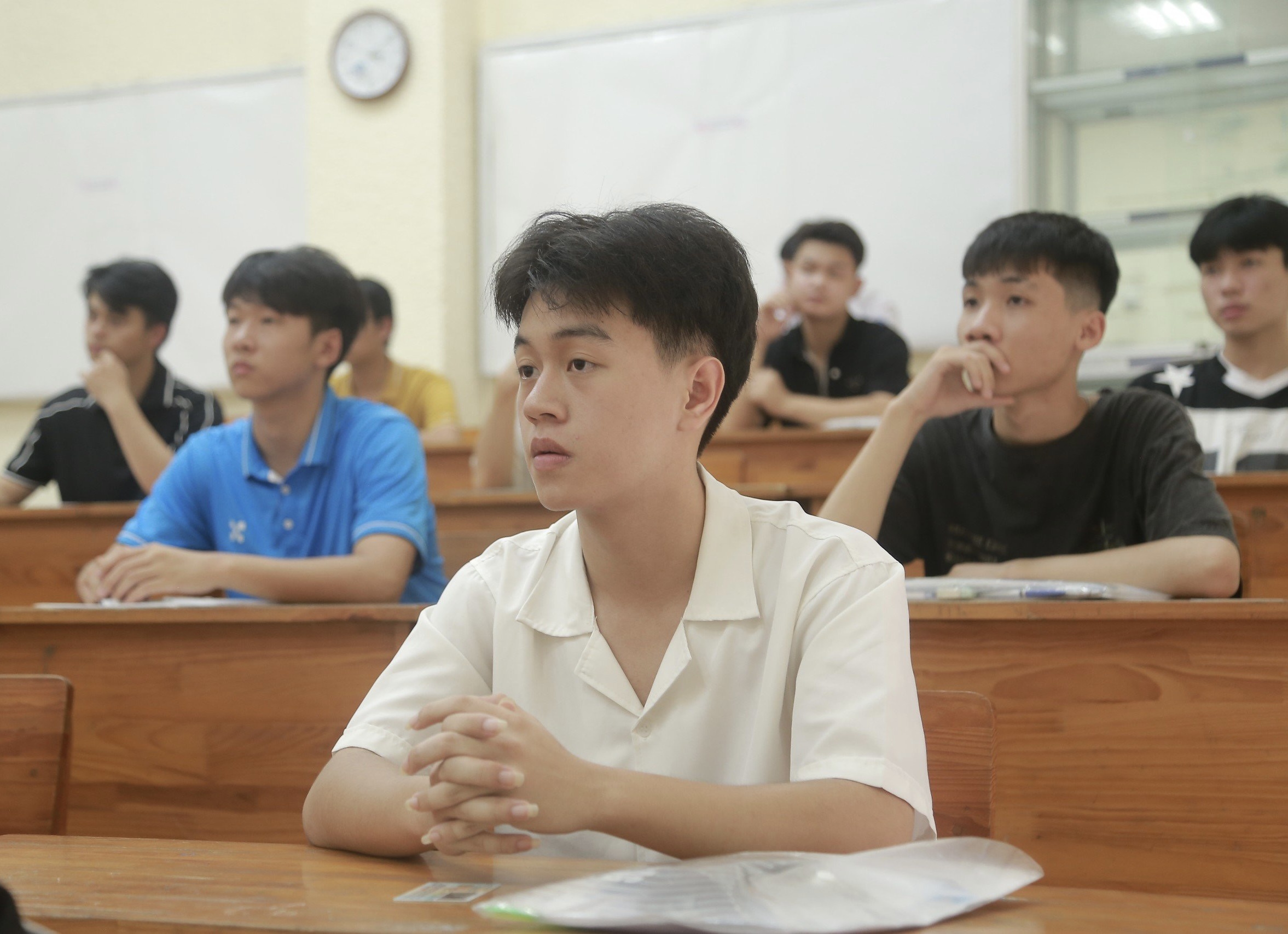 Loat dai hoc cong bo diem chuan xet bo sung, co nganh tang 9,5 diem hinh anh