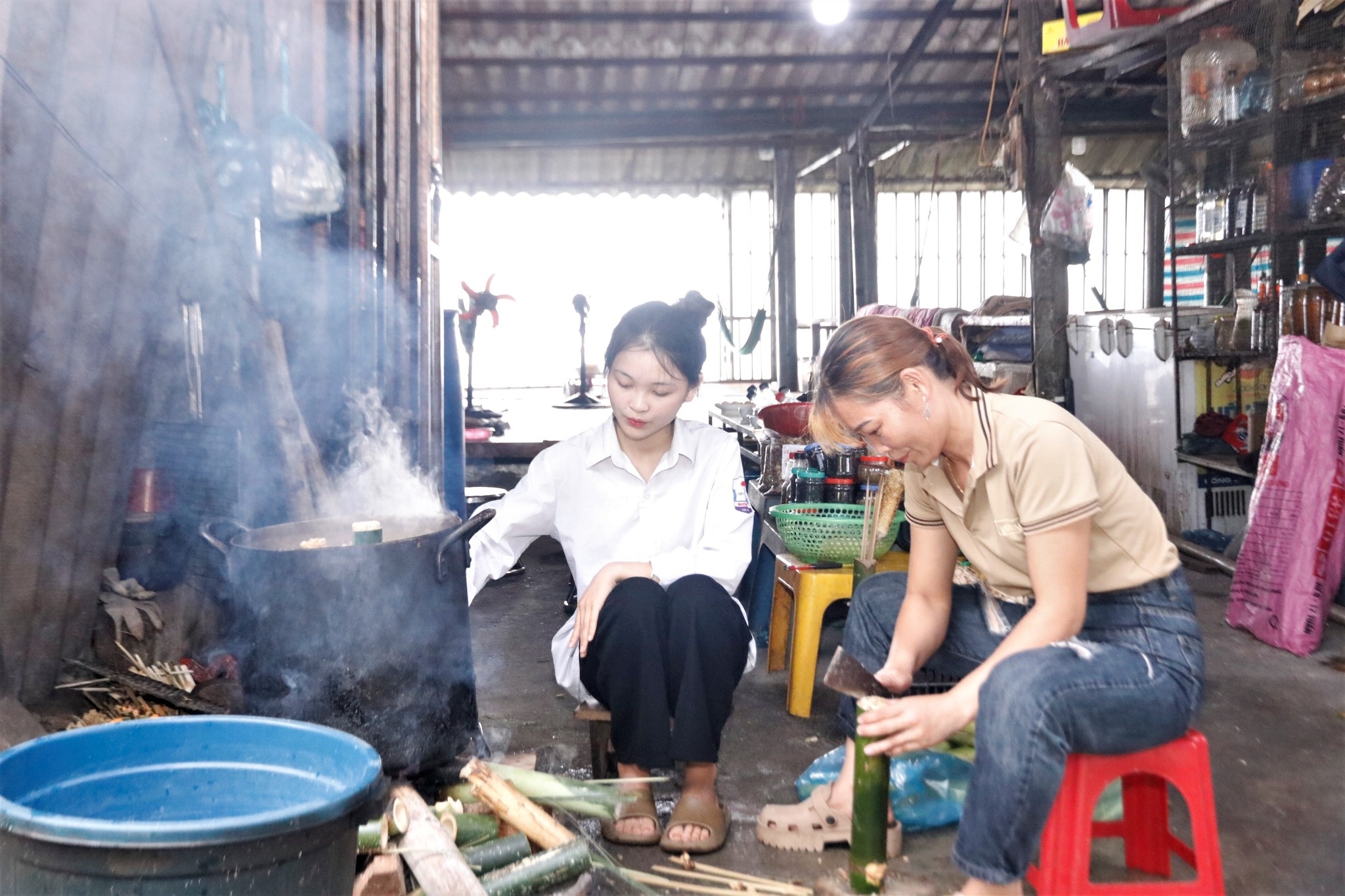 nu sinh vuot kho anh 1