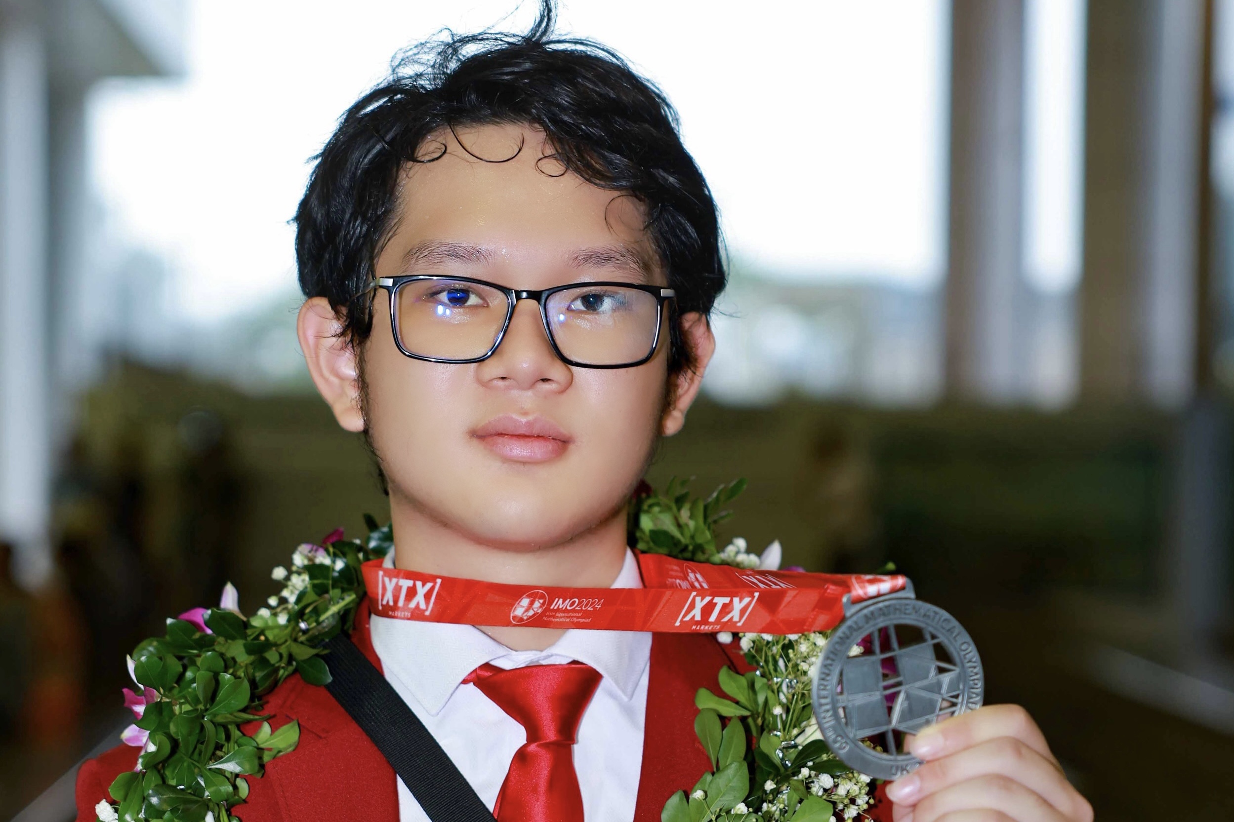 Nguoi co diem cao nhat cua doan Viet Nam suyt lo Olympic Toan quoc te hinh anh