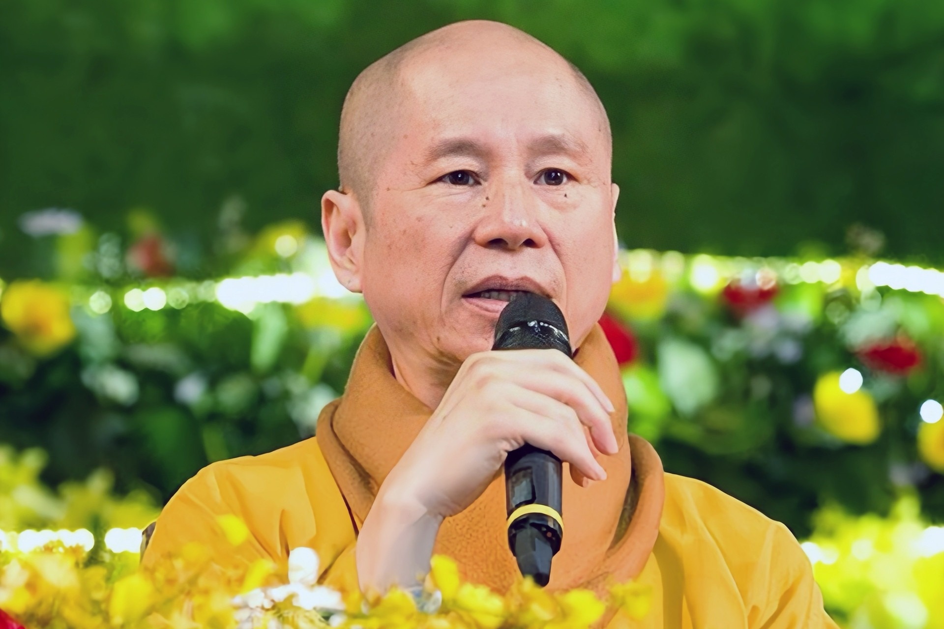 Dai hoc Ha Noi con luu thong tin nao cua ong Vuong Tan Viet? hinh anh