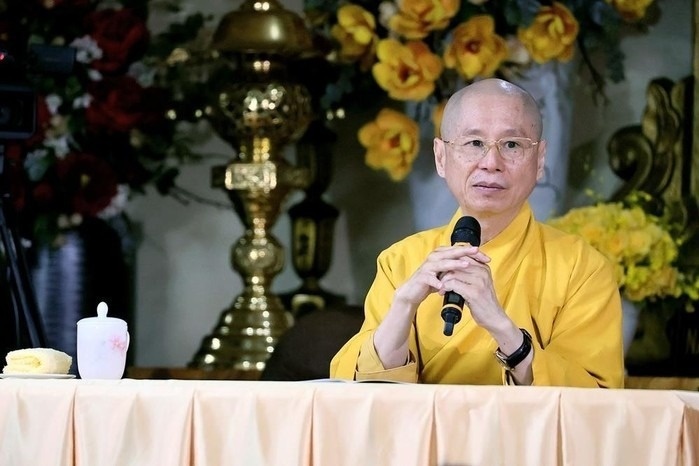 Truong co trach nhiem gi giua nghi van bang cua ong Vuong Tan Viet? hinh anh