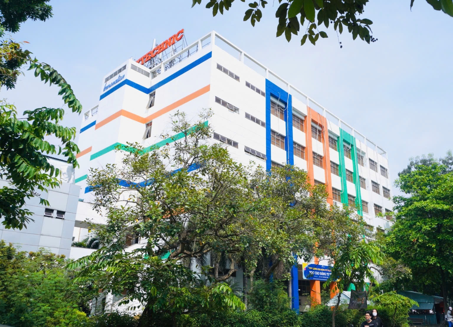 Giang vien bi cho thoi viec o FPT Polytechnic se tiep tuc giang day hinh anh