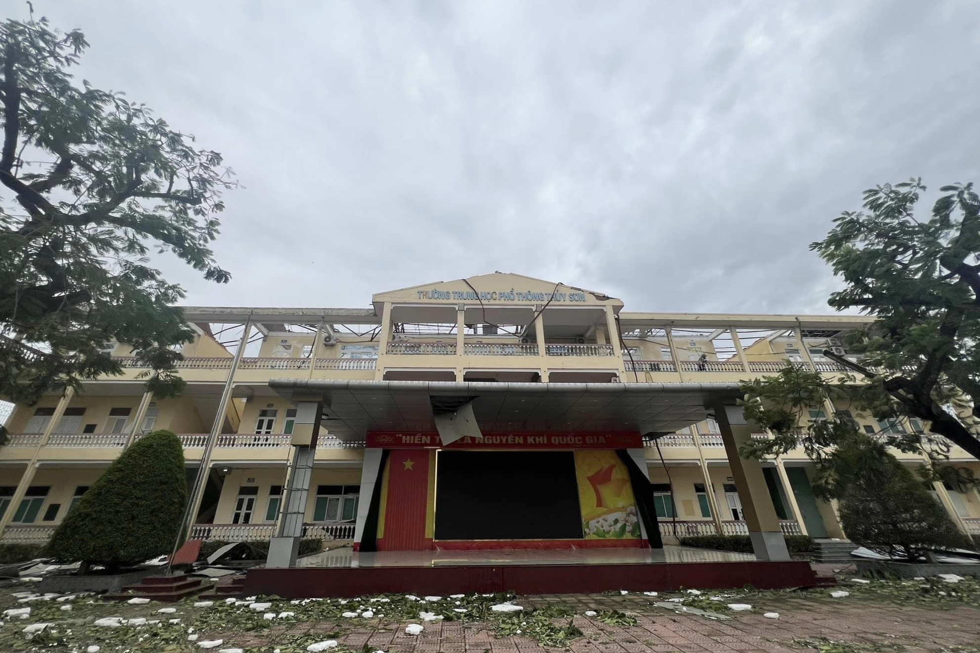 Gan 2.700 phong hoc Hai Phong thiet hai sau bao Yagi hinh anh