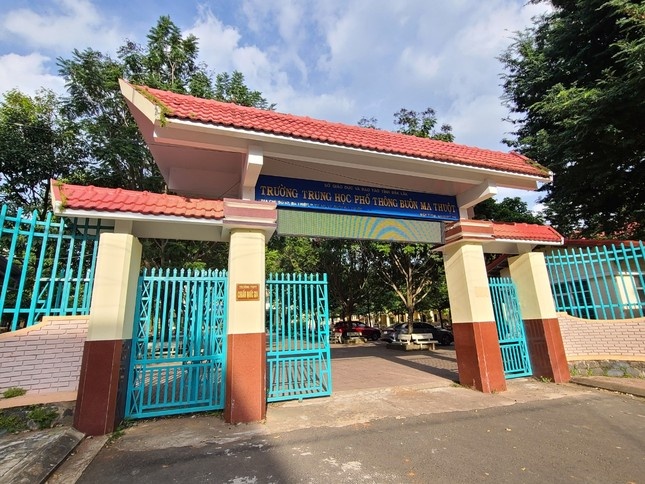 Ket luan hang loat vi pham cua hieu truong truong THPT Buon Ma Thuot hinh anh