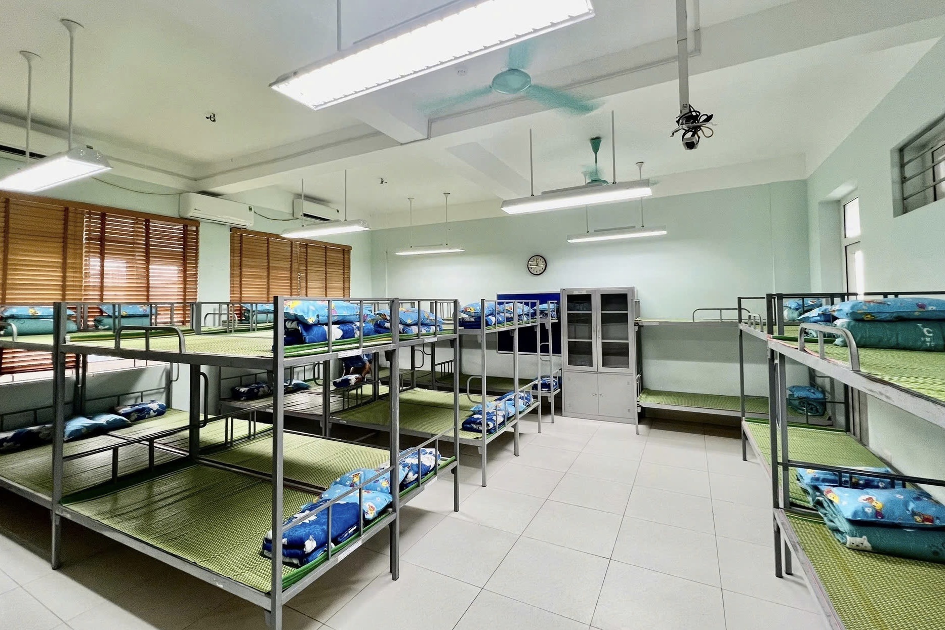 Truong hoc Ha Noi san sang don hang nghin nguoi dan so tan hinh anh