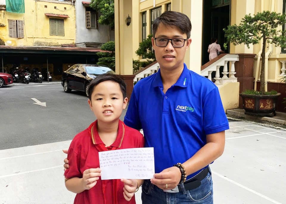Hoc sinh lop 4 gui thu kem tien tiet kiem tang ban vung lu hinh anh