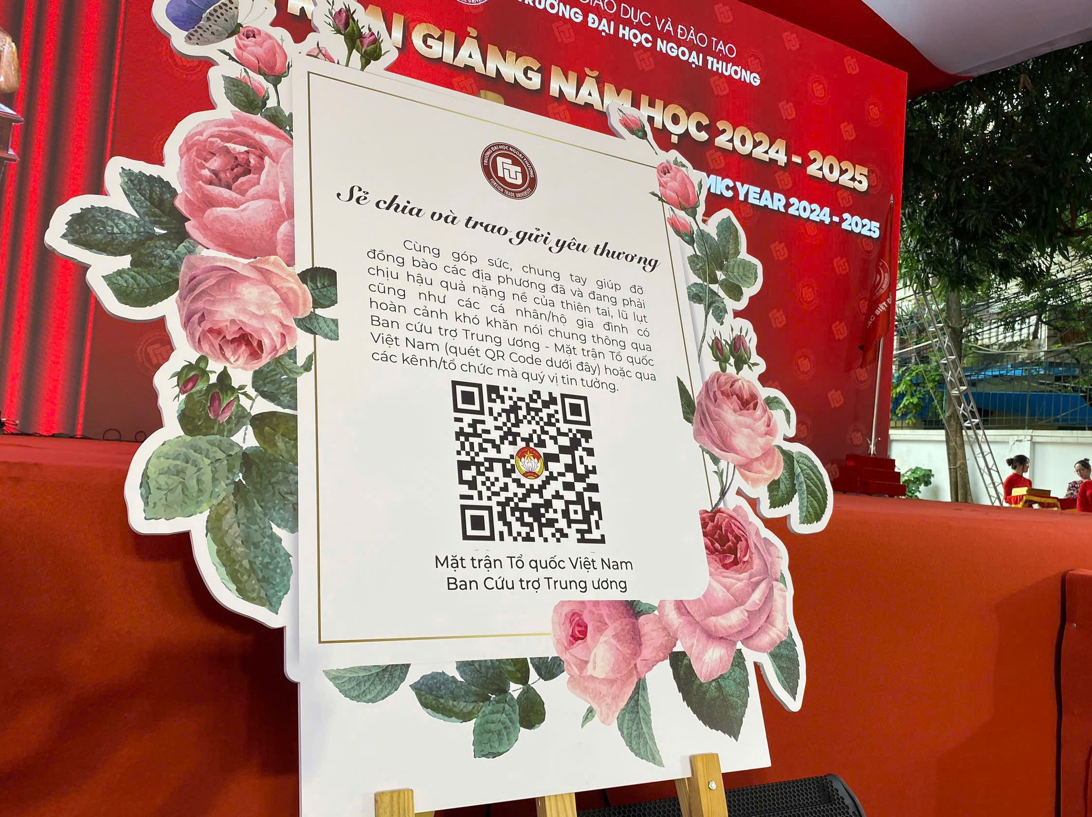 Le khai giang day xuc dong tai Dai hoc Ngoai thuong hinh anh