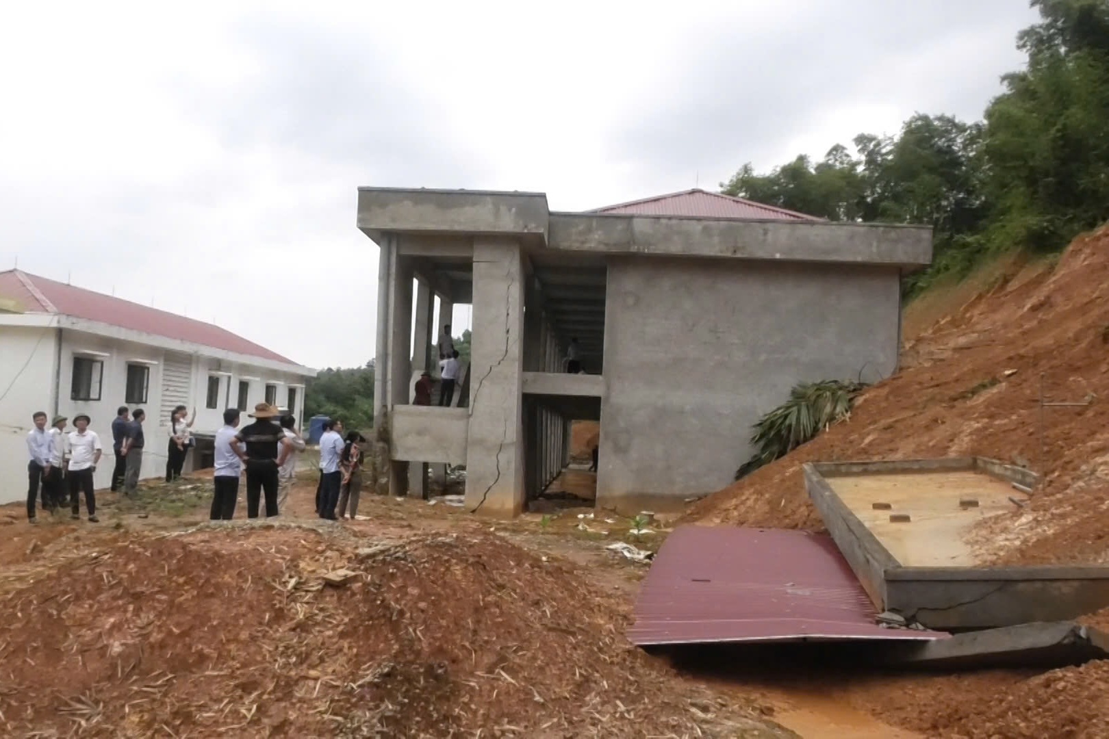 Sat lo nghiem trong tai ngoi truong dang xay dung o Thanh Hoa hinh anh