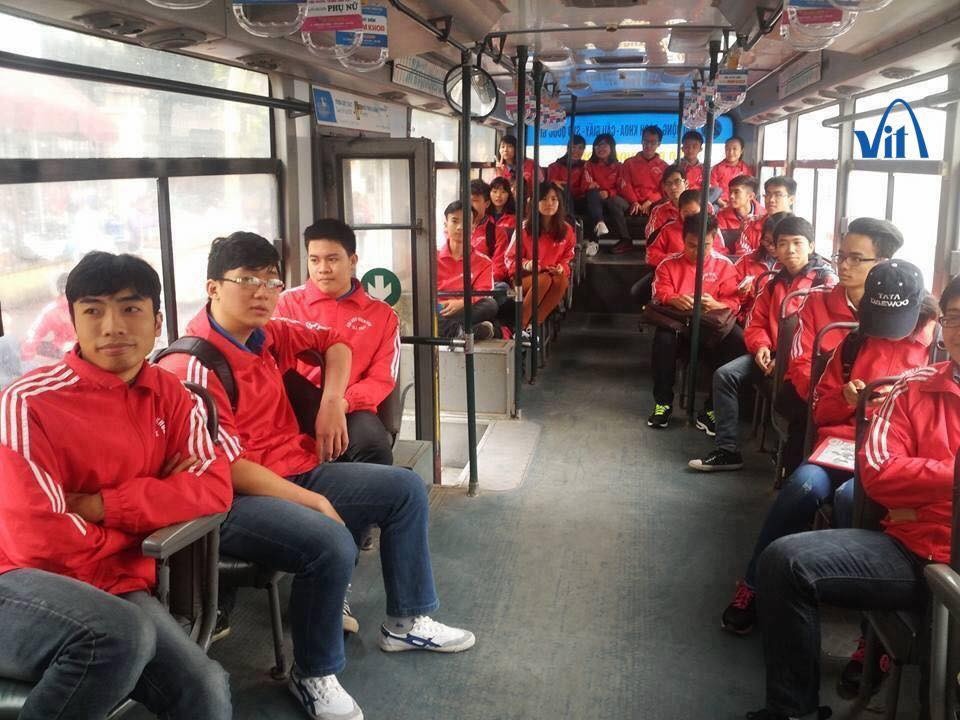 Sinh vien Bach khoa Ha Noi di xe buyt se duoc cong diem ren luyen hinh anh
