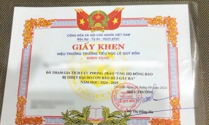 Truong phai giai trinh khi phat giay khen tre ung ho tu 100.000 dong hinh anh