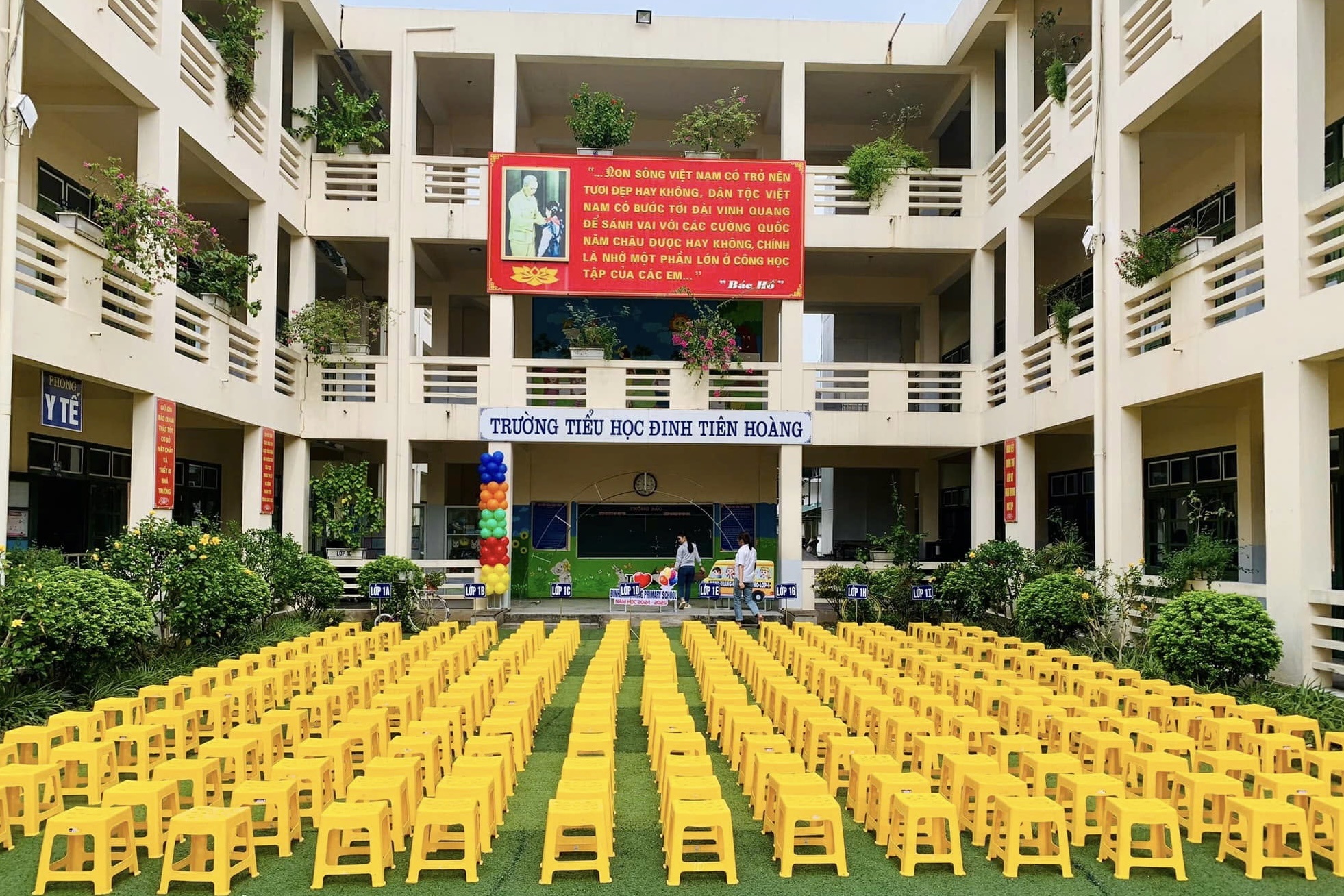 Tam dinh chi co giao bi phu huynh to xuc pham hoc sinh hinh anh