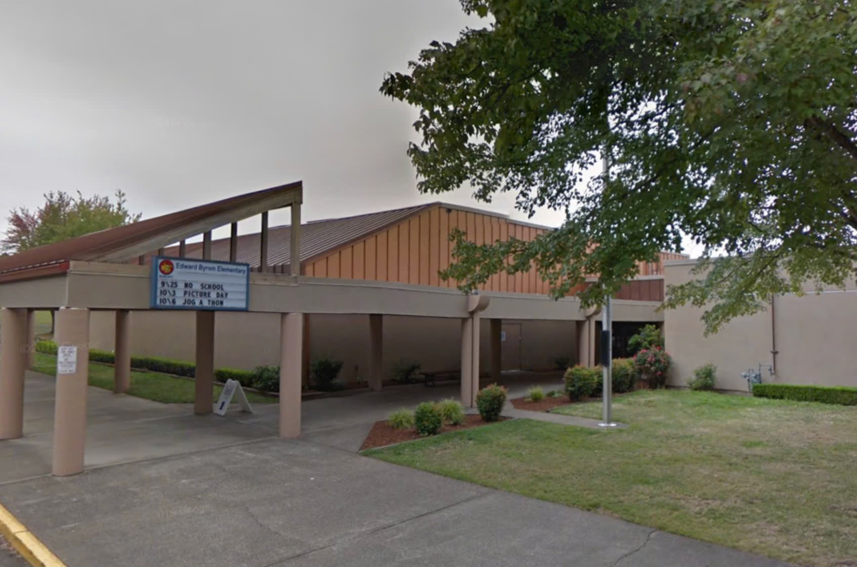 Phu huynh kien doi giao vien boi thuong 350.000 USD vi danh hoc tro hinh anh