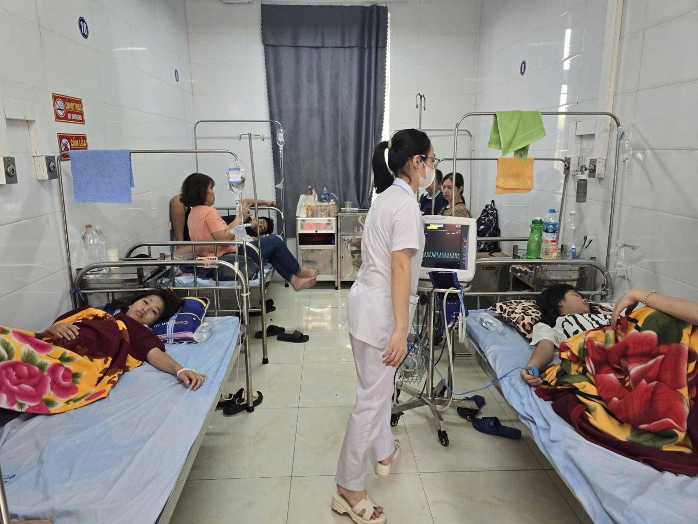 Da co ket qua vu hoc sinh nhap vien sau khi uong nuoc ngot mien phi hinh anh
