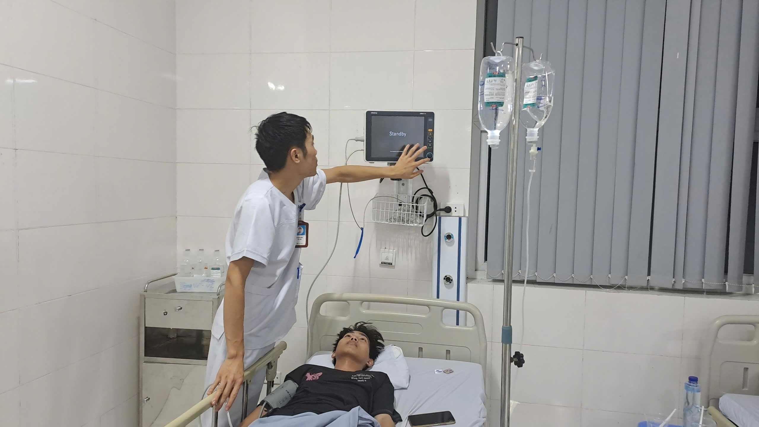 40 hoc sinh, sinh vien nhap vien nghi do ngo doc thuc pham hinh anh