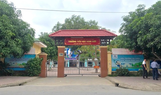 Xon xao chi phi thao lap dieu hoa cu lop hoc het hon 3,8 trieu dong hinh anh