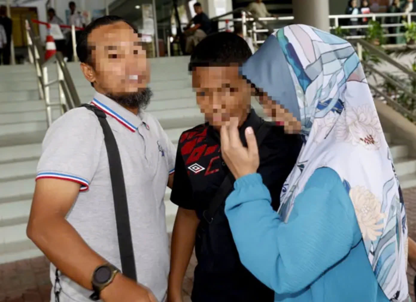 Giao vien o Malaysia boi thuong tien vi dung choi danh hoc sinh hinh anh