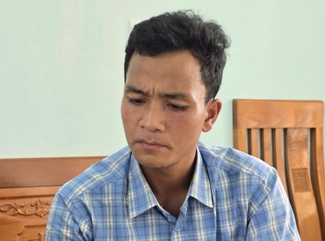 Nguoi dau tien cua toc nguoi Arem nhan bang dai hoc hinh anh