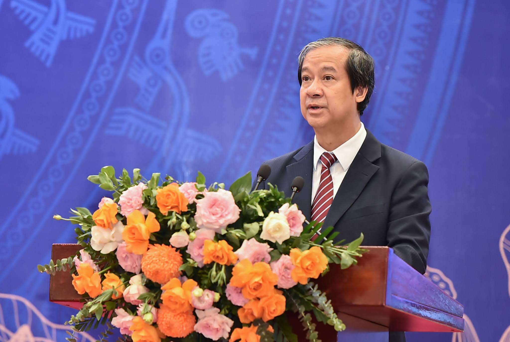 Dat nuoc trong hoc the hien o nhung ngoi truong khang trang hinh anh