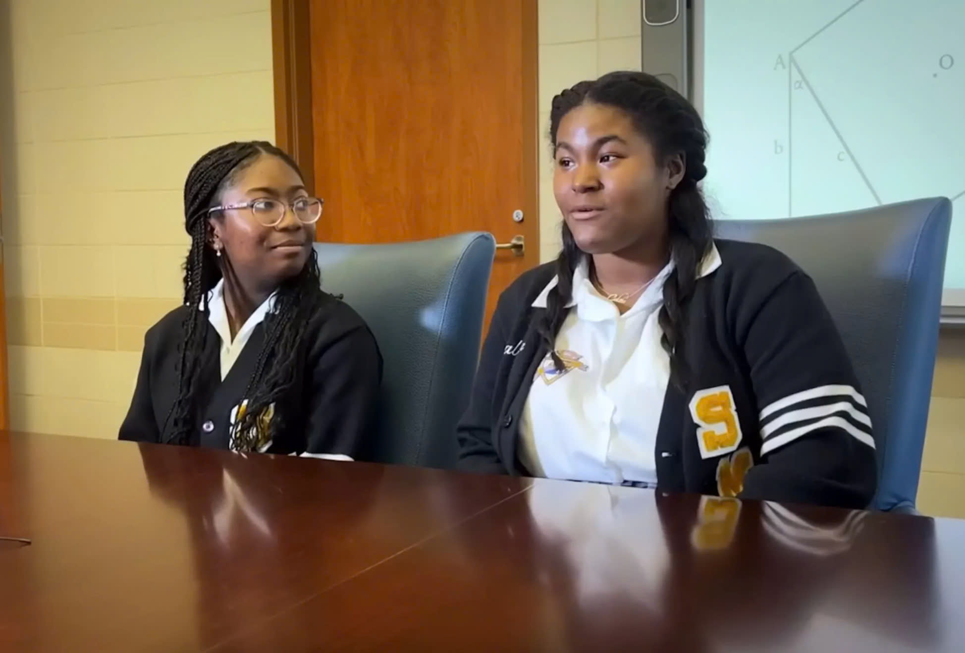 Hai hoc sinh chung minh duoc dinh ly Toan hoc 2.000 nam tuoi hinh anh