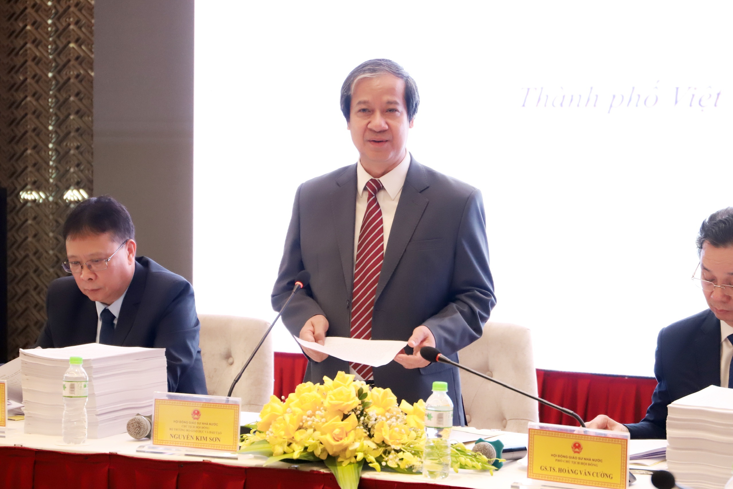 Cong nhan 567 ung vien dat chuan giao su, pho giao su hinh anh