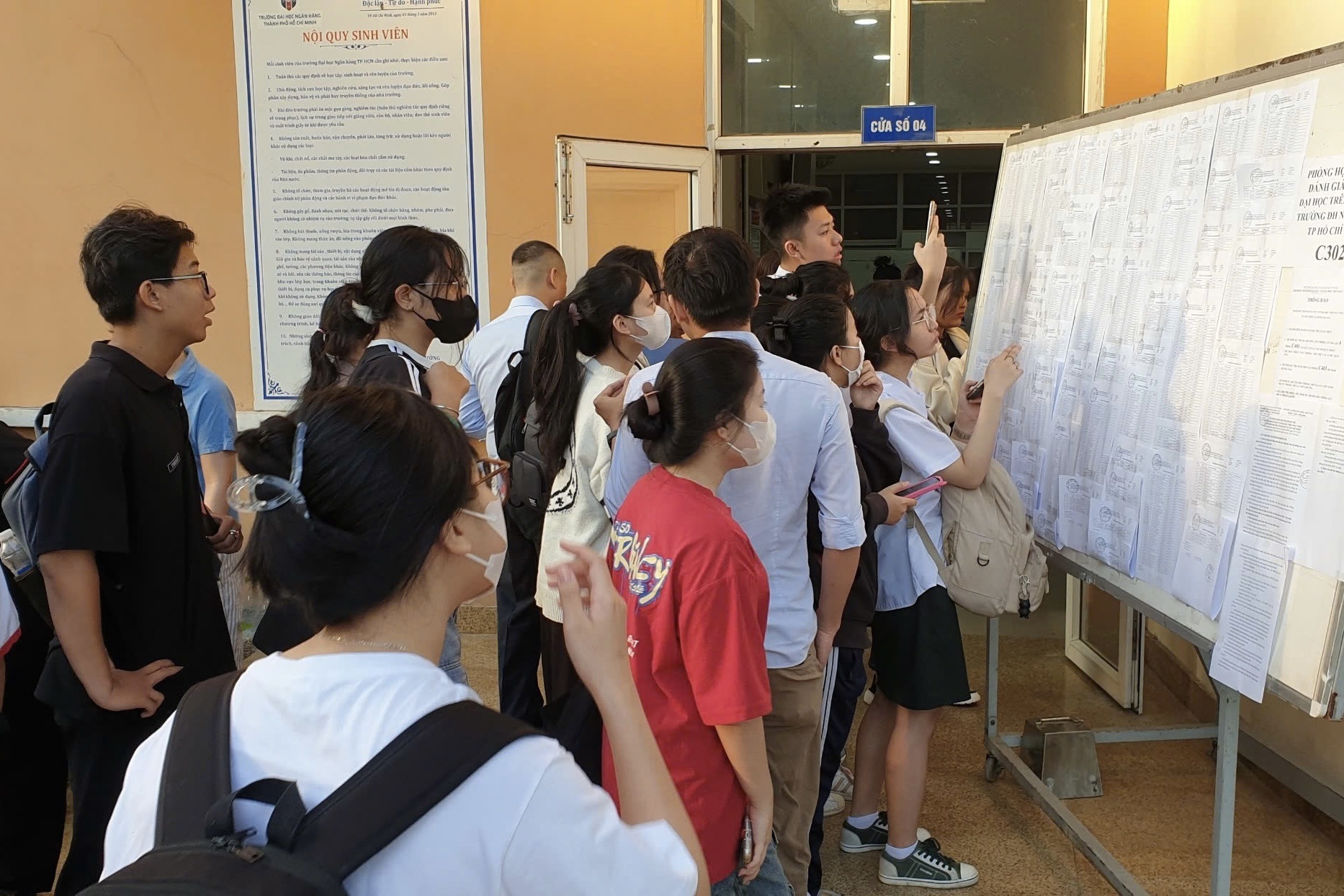 Cong bo de minh hoa 8 mon thi V-SAT hinh anh