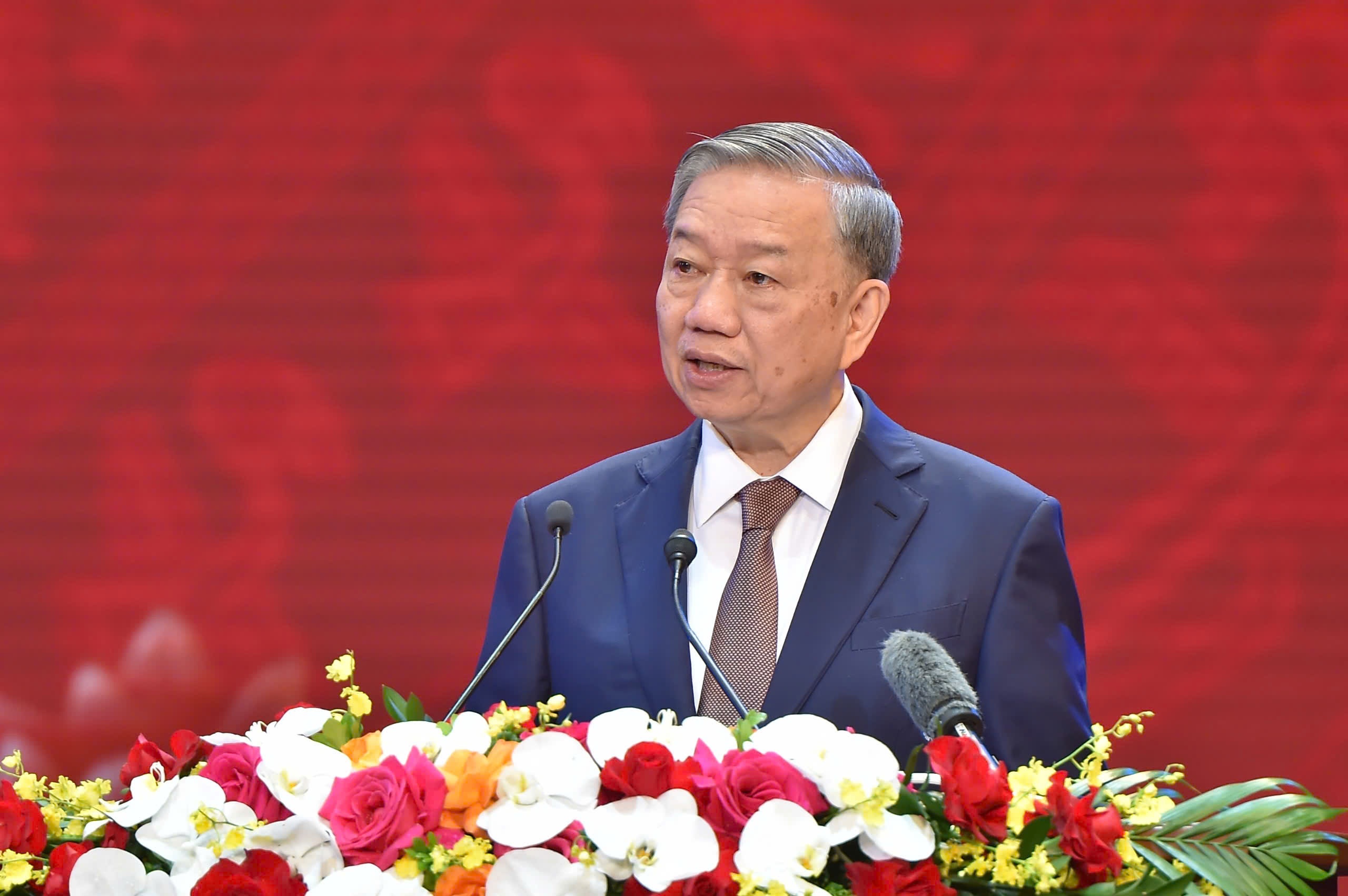 Tong Bi thu: 'Xay dung doi ngu nha giao co duc, co tai' hinh anh