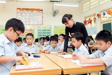 Nhung thay co 'tron' nhan qua, phong bi ngay 20/11 hinh anh