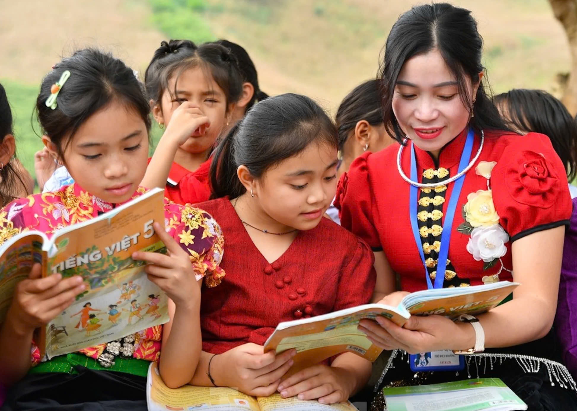 Thu tay dac biet cua co giao vung cao gui dong nghiep noi dao xa hinh anh