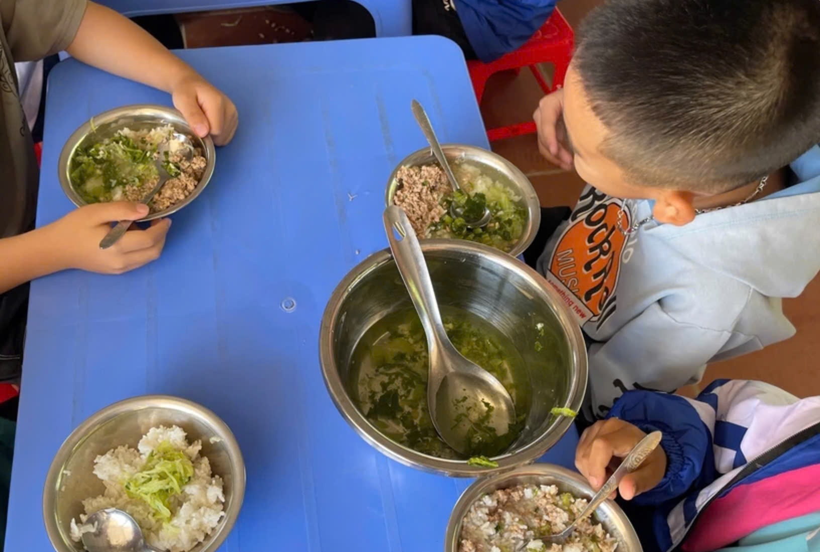 Nhung dau hieu bat minh o mot truong tieu hoc tai Lai Chau hinh anh