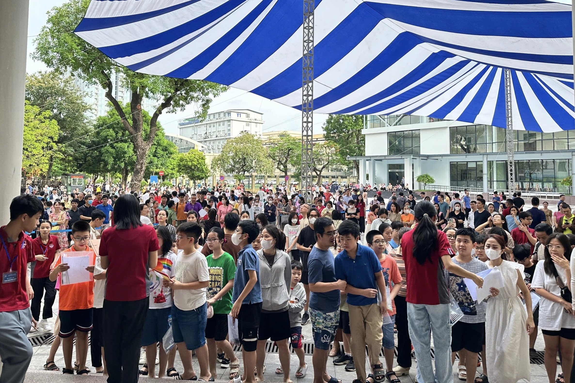 Truong THCS 'hot' o Ha Noi cong bo lich thi lop 6 hinh anh