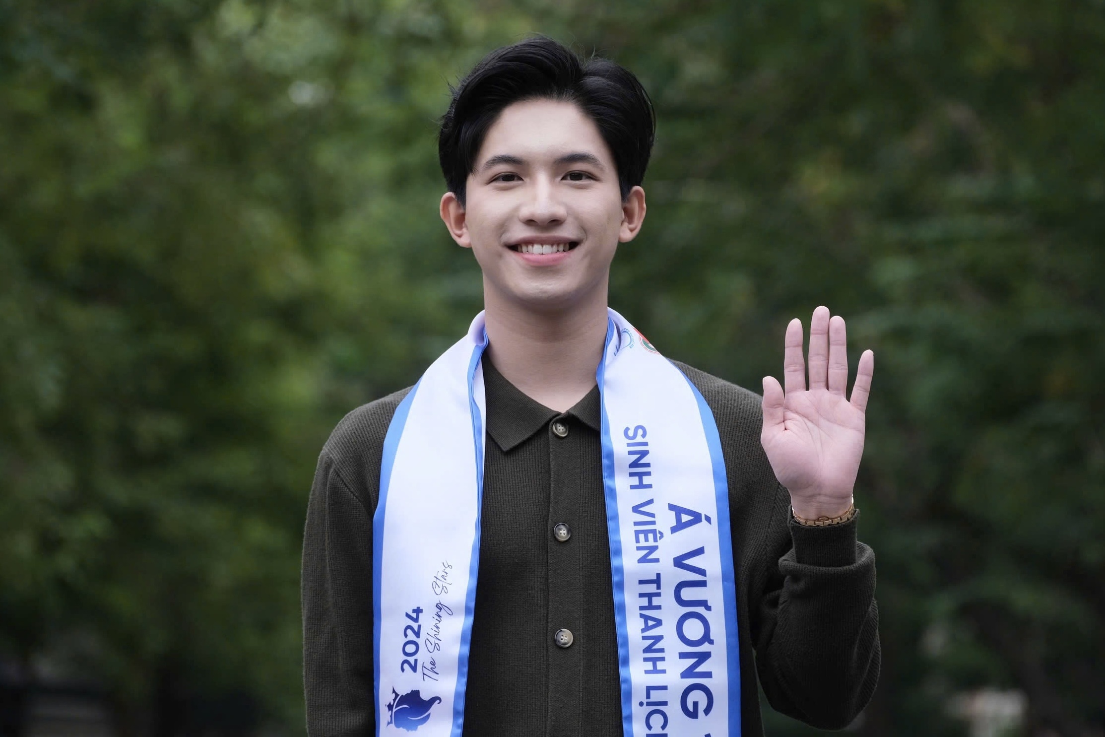 Nam sinh Su pham la A vuong Sinh vien thanh lich 2024 hinh anh