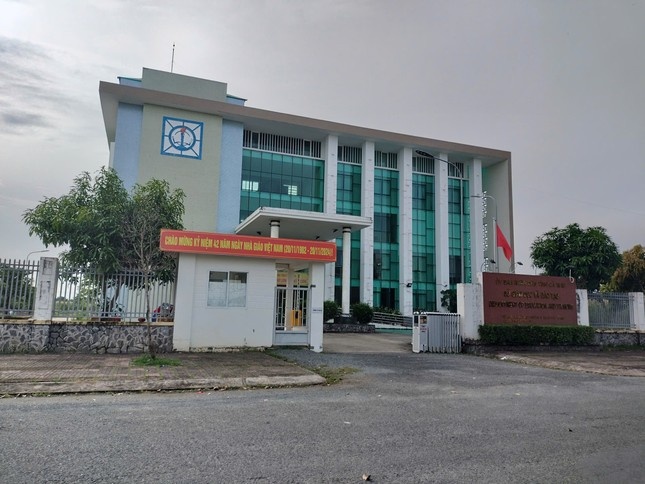 Pho giam doc So GD&DT Ca Mau bi to thieu tinh than trach nhiem hinh anh