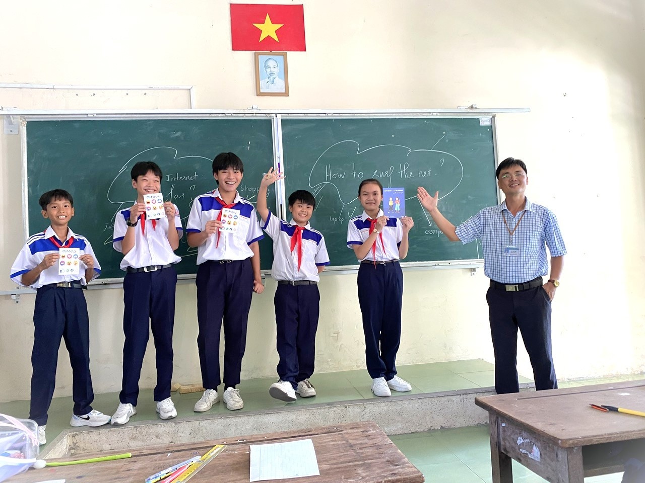 Tinh huong khong ngo khien thay giao phai xin loi hoc tro truoc lop hinh anh