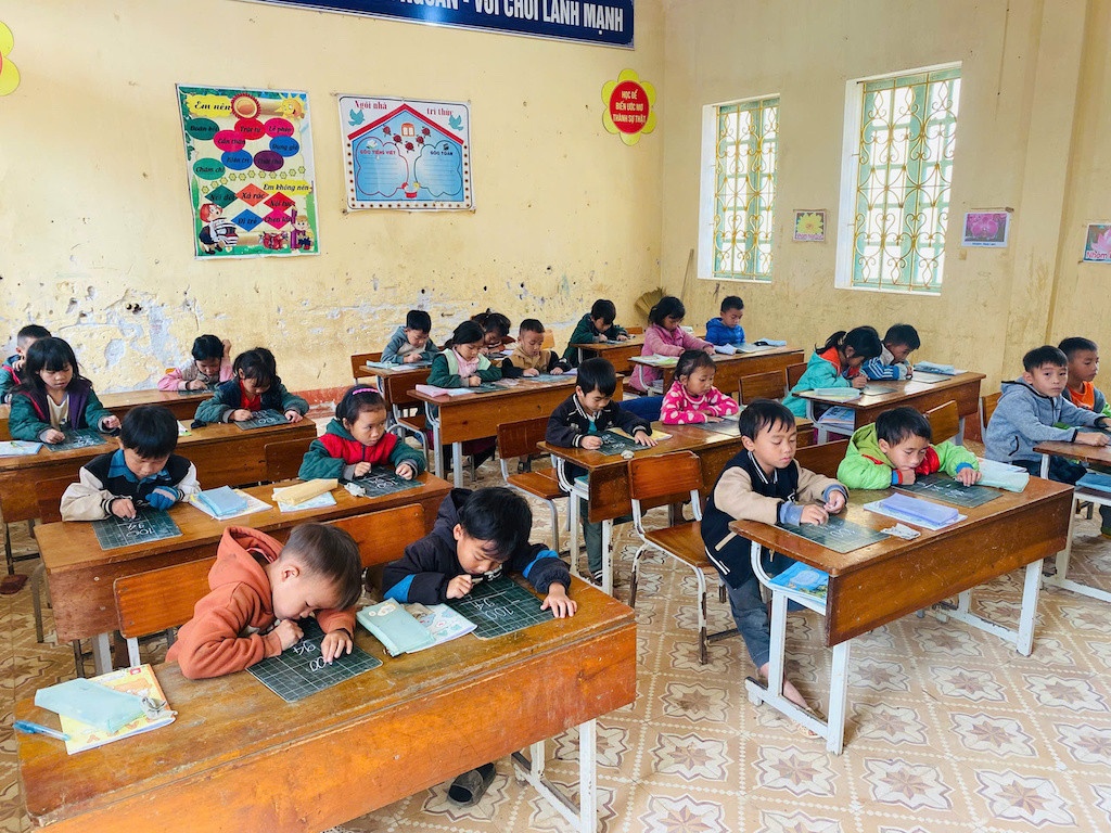 Thuong Tet giao vien vung kho, con so it ai ngo toi hinh anh