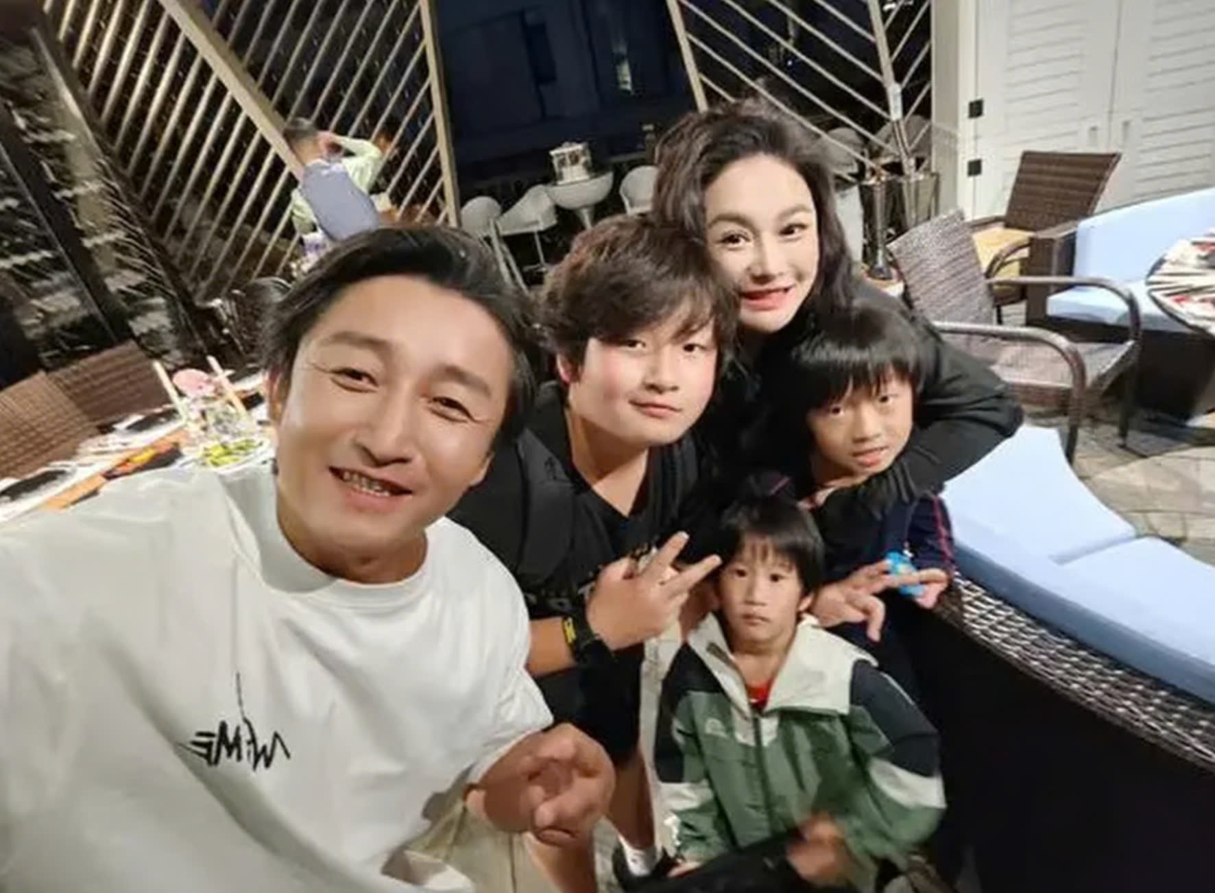 Cap doi noi tieng gay tranh cai vi tiem hormone tang chieu cao cho con hinh anh