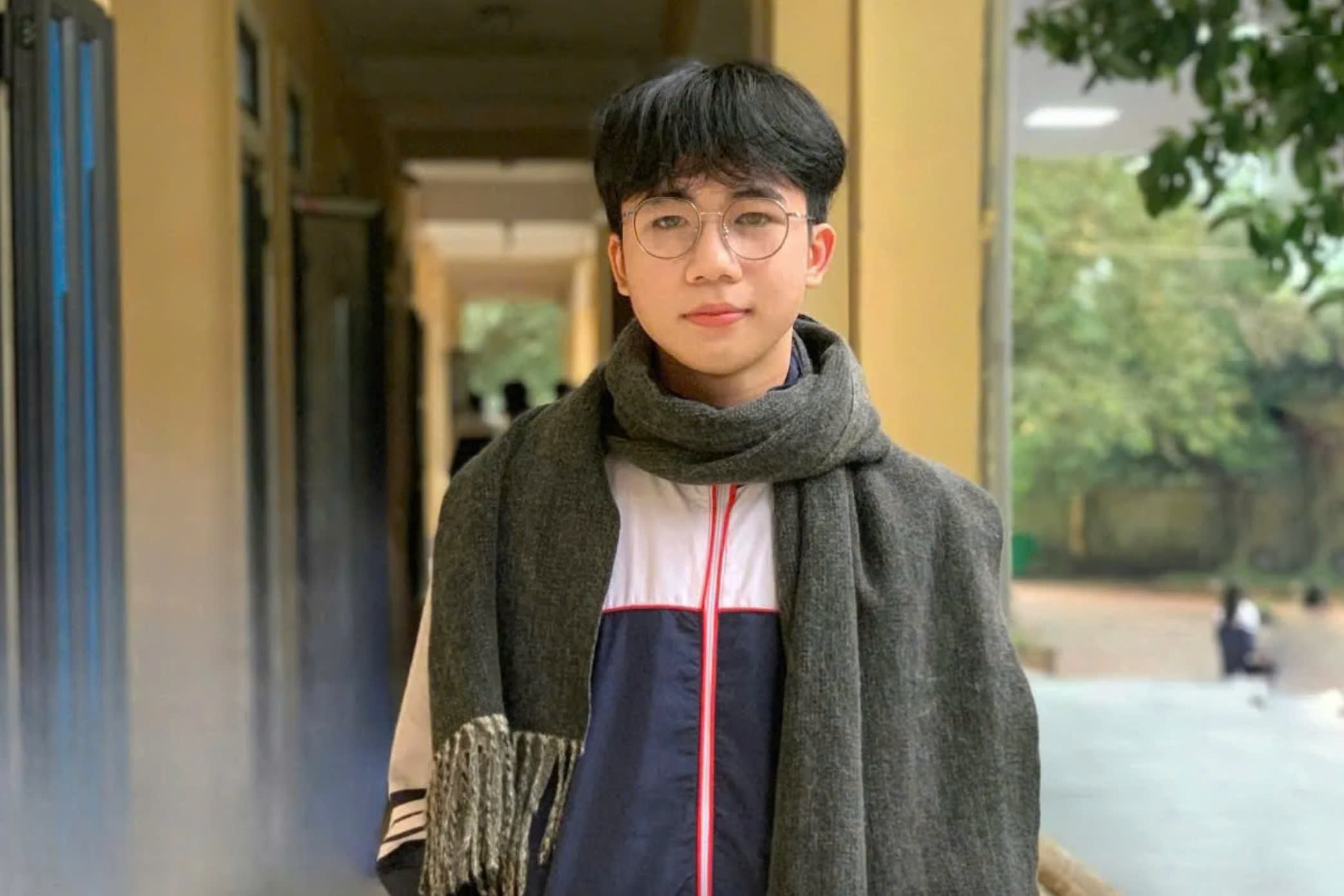 Nam sinh khiem thi lap ky luc cho truong lang hinh anh