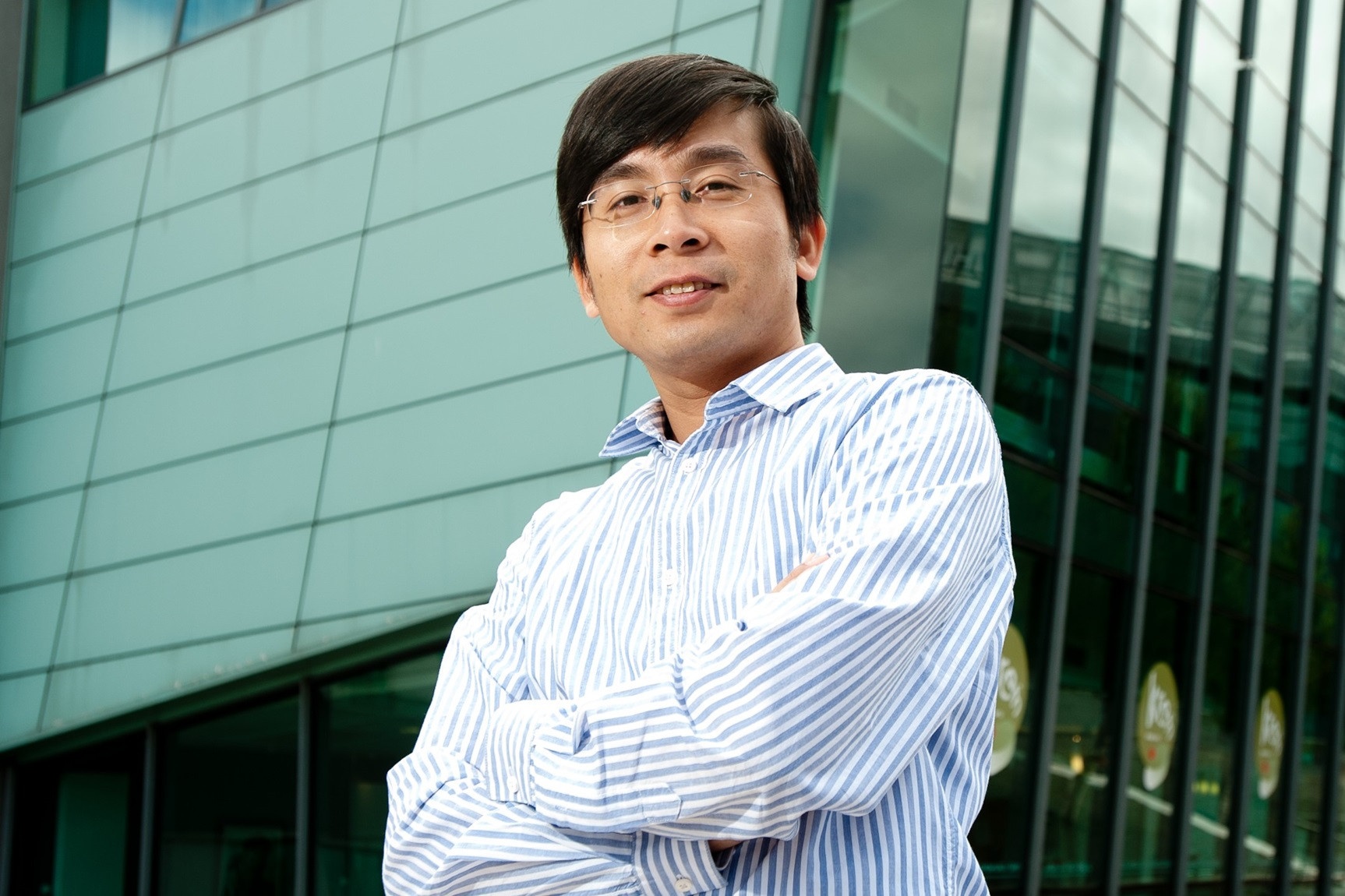 Giao su que Quang Nam lam TBT tap chi khoa hoc hang dau the gioi hinh anh