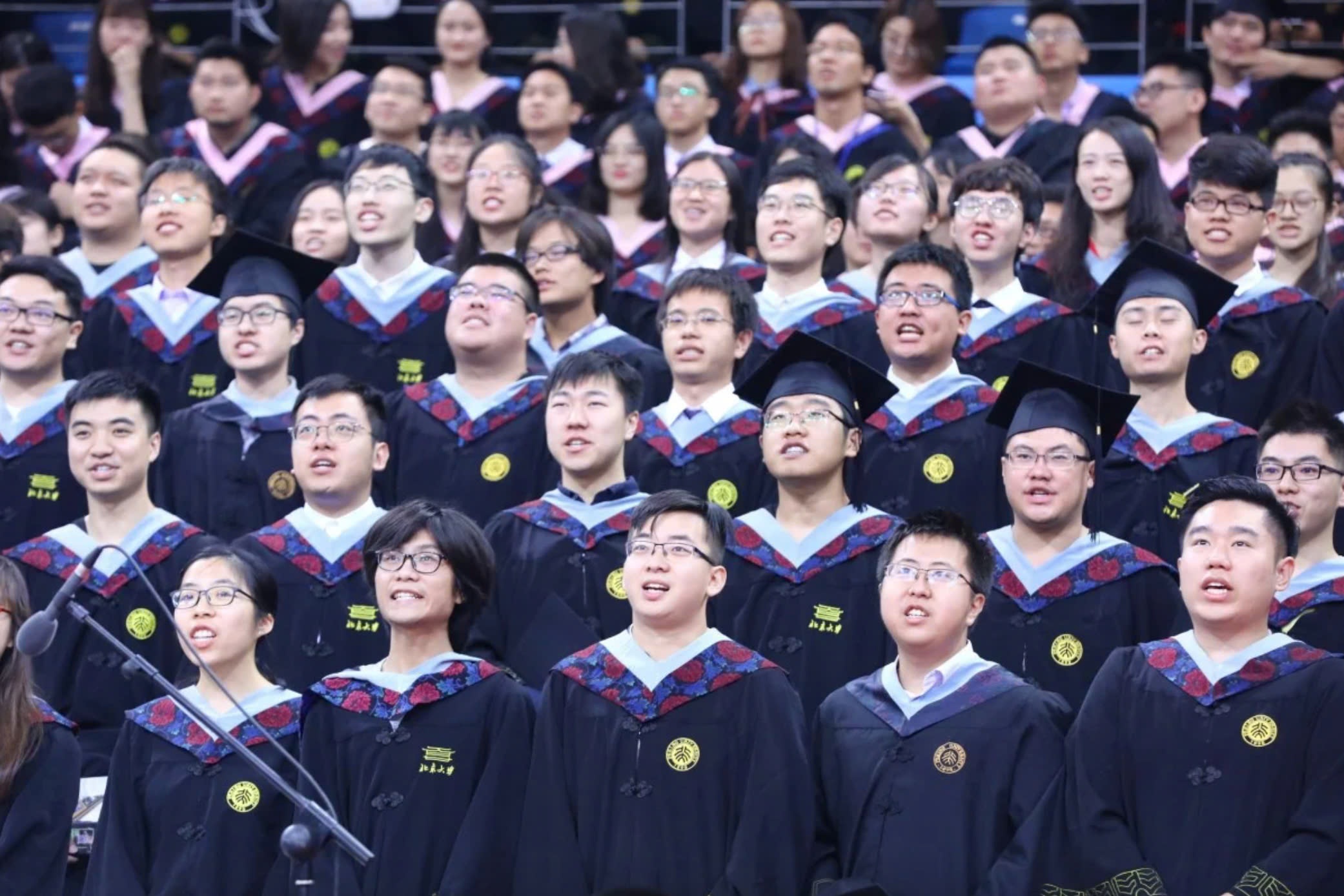 Truong o Trung Quoc gay tranh cai vi uu tien tuyen tien si hinh anh