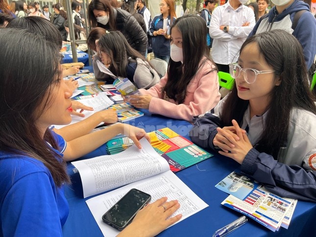 Giam co hoi trung tuyen khi truong dai hoc bot phuong thuc tuyen sinh? hinh anh